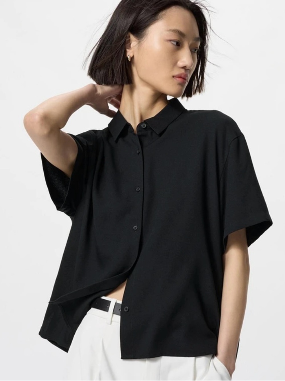 Uniqlo Women’s Black Rayon Blouse Short-Sleeve Button-Up Shirt | Classic Size M